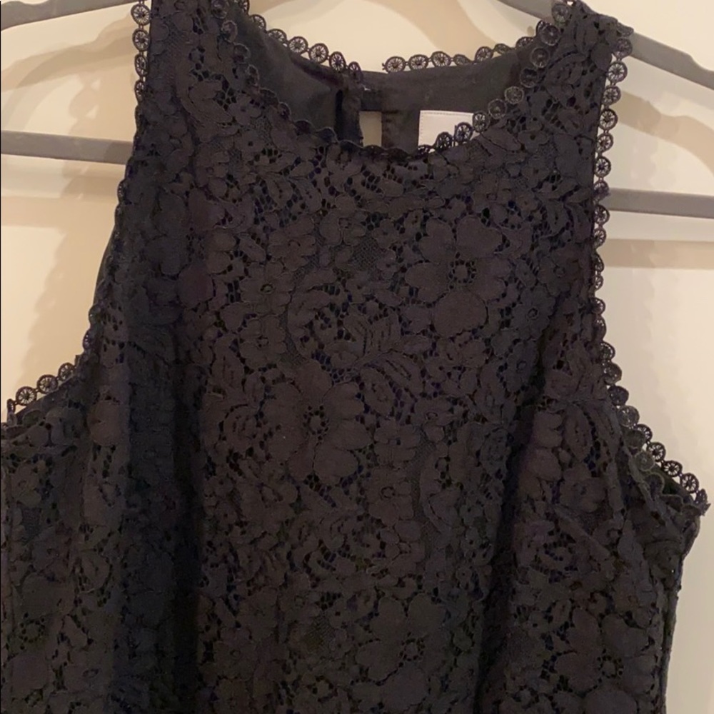 Cabi lace scalloped sleeveless top